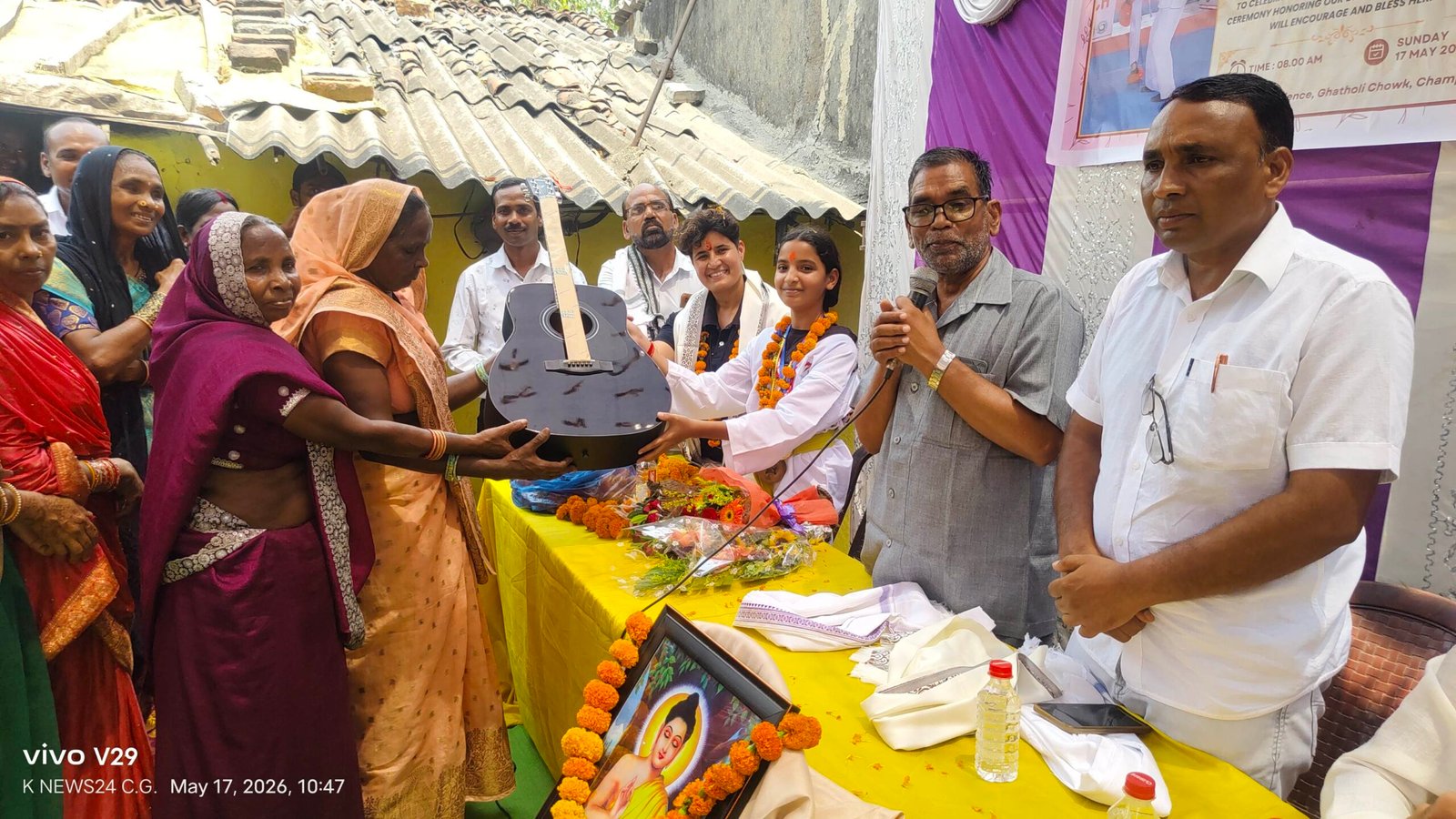 स्वागत करते परिवार के लोग